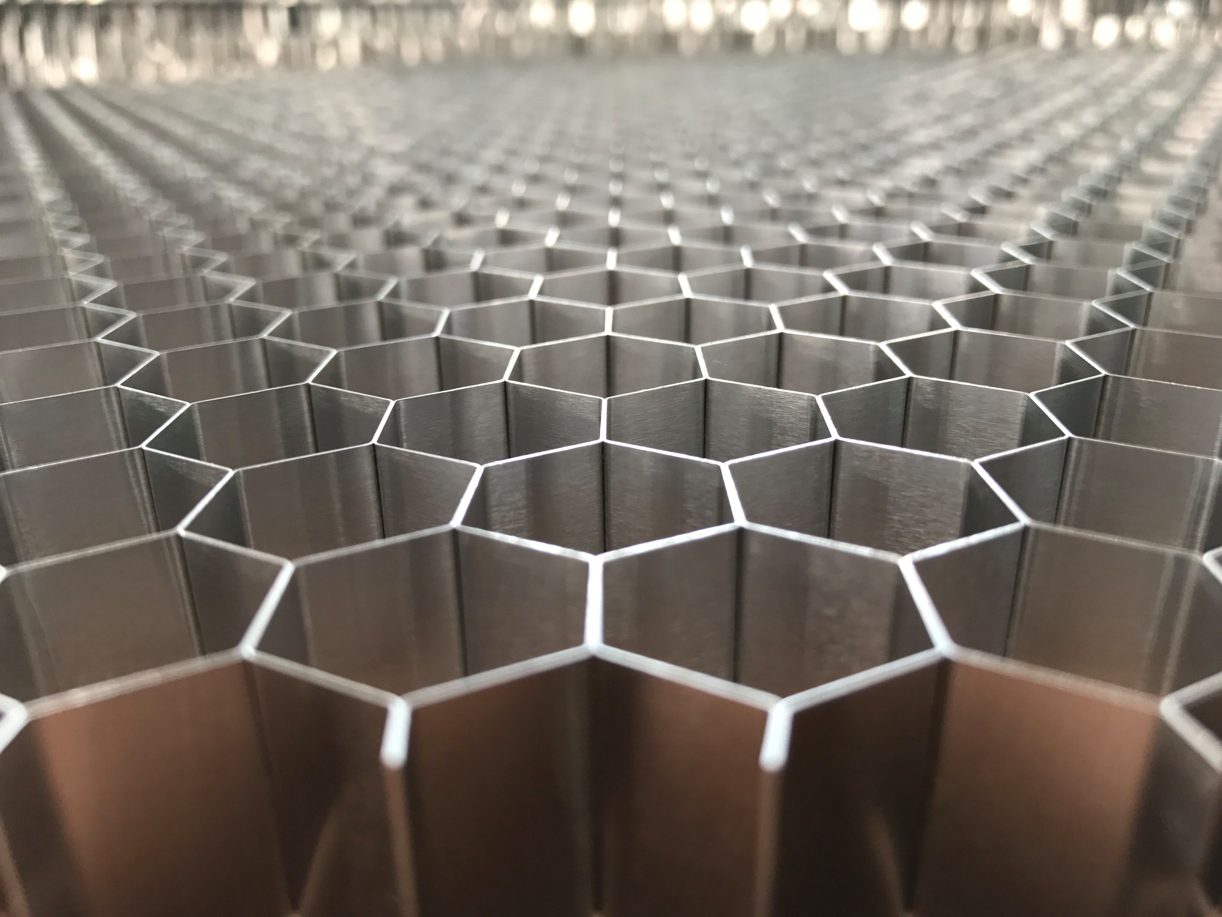 什么是鋁蜂窩板，有哪些特點？