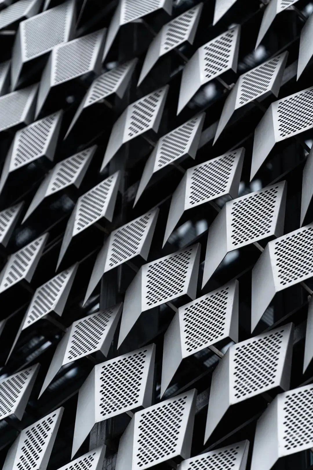 什么是鋁單板？ ?產(chǎn)品特性、規(guī)格及分類