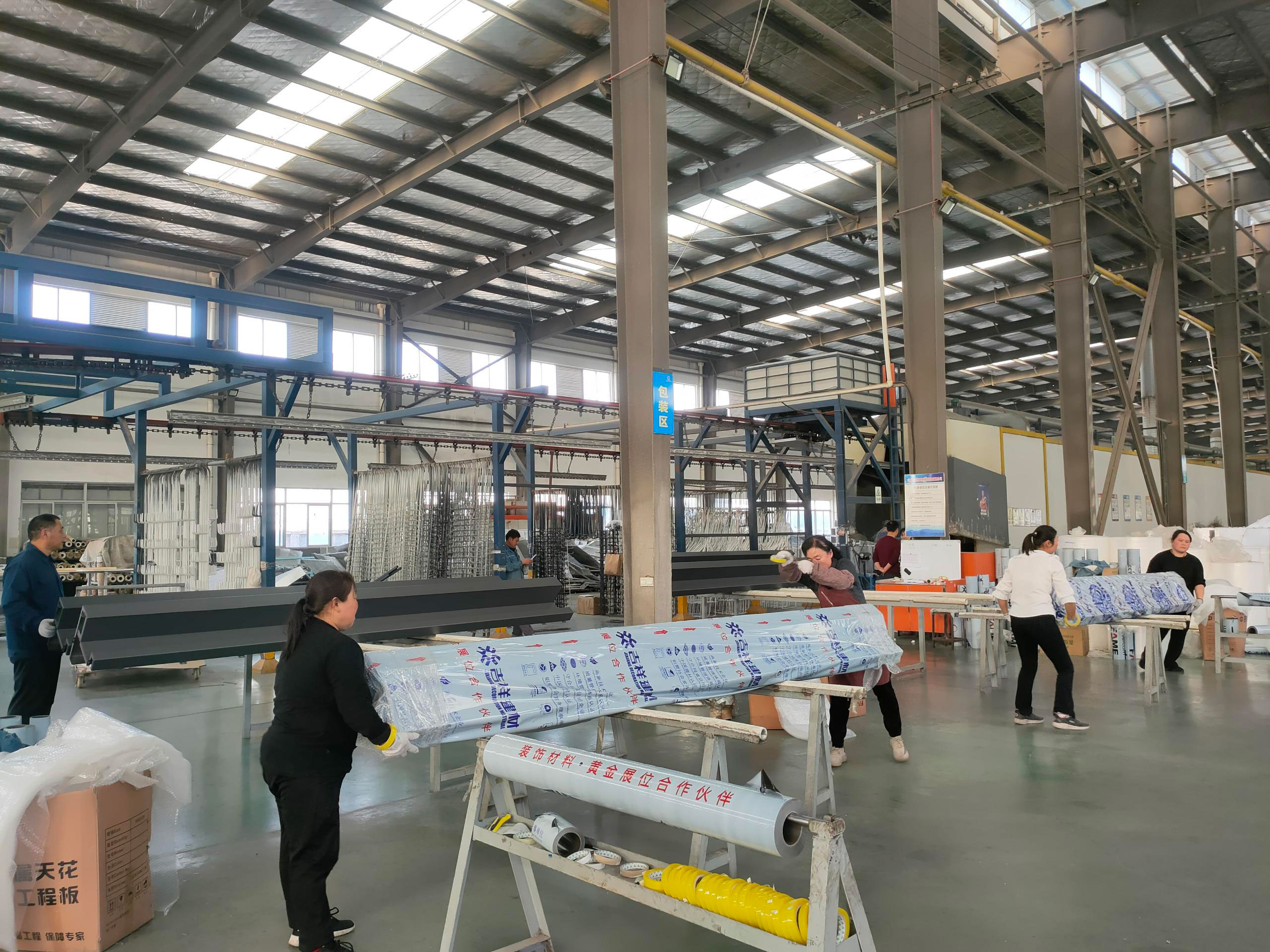 室外驕陽似火，車間熱火朝天趕單忙！