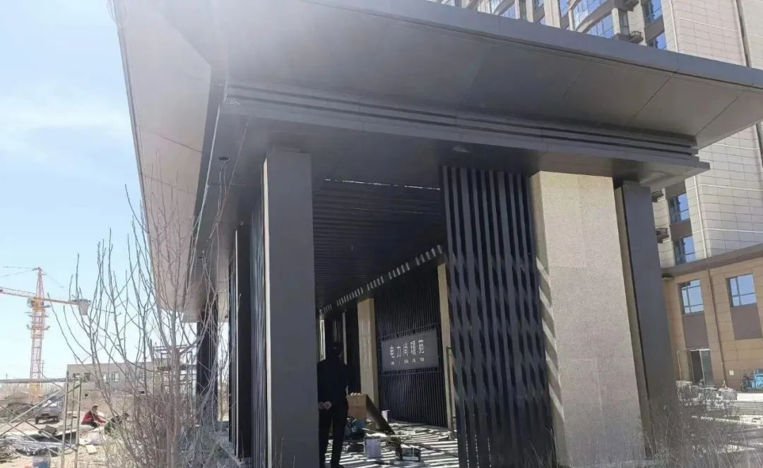 如何協(xié)助初次接觸鋁單板項目的甲方完工？