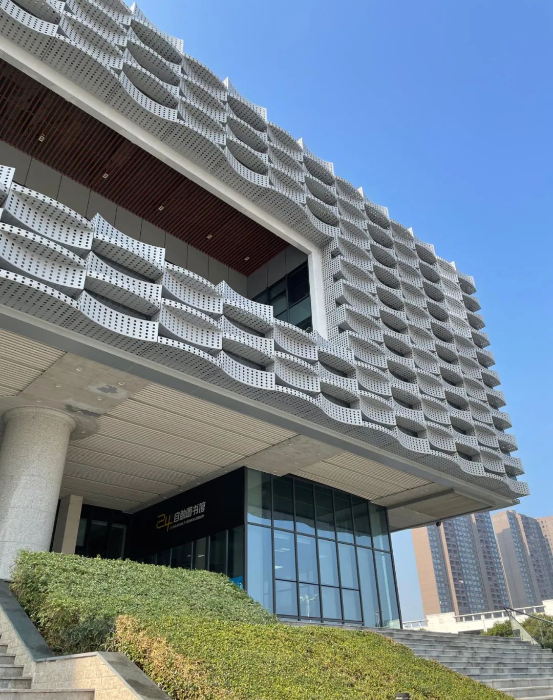 影響沖孔造型鋁單板價格的因素有哪些？