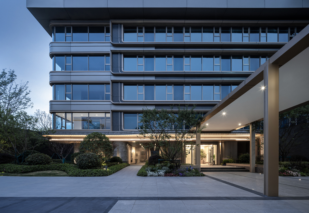 通過案例解析—為什么越來越多的人選擇鋁板作為幕墻裝飾材料？