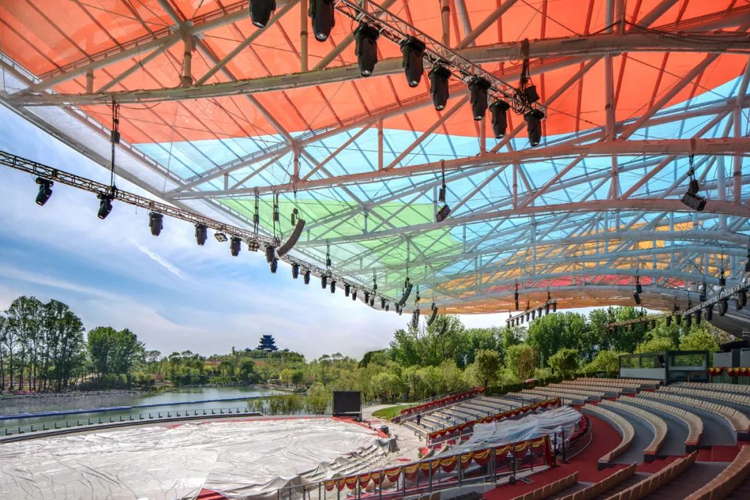 什么是ETFE膜？ 輕薄透的屋/墻面材料。