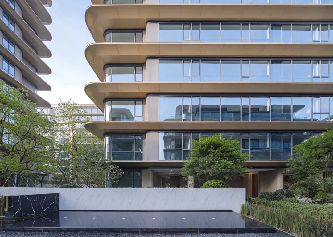 住宅立面：“玻璃幕墻、高級(jí)感”的幾種做法（一）。